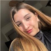Profesora de apoyo escolar para niños de forma online